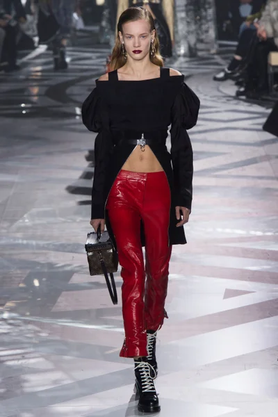 Look 32